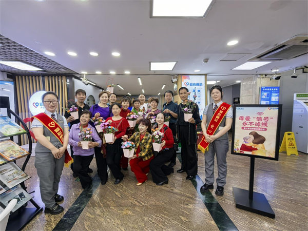 信爱心翼站开展母亲节公益服务mg不朽情缘游戏网站重庆电